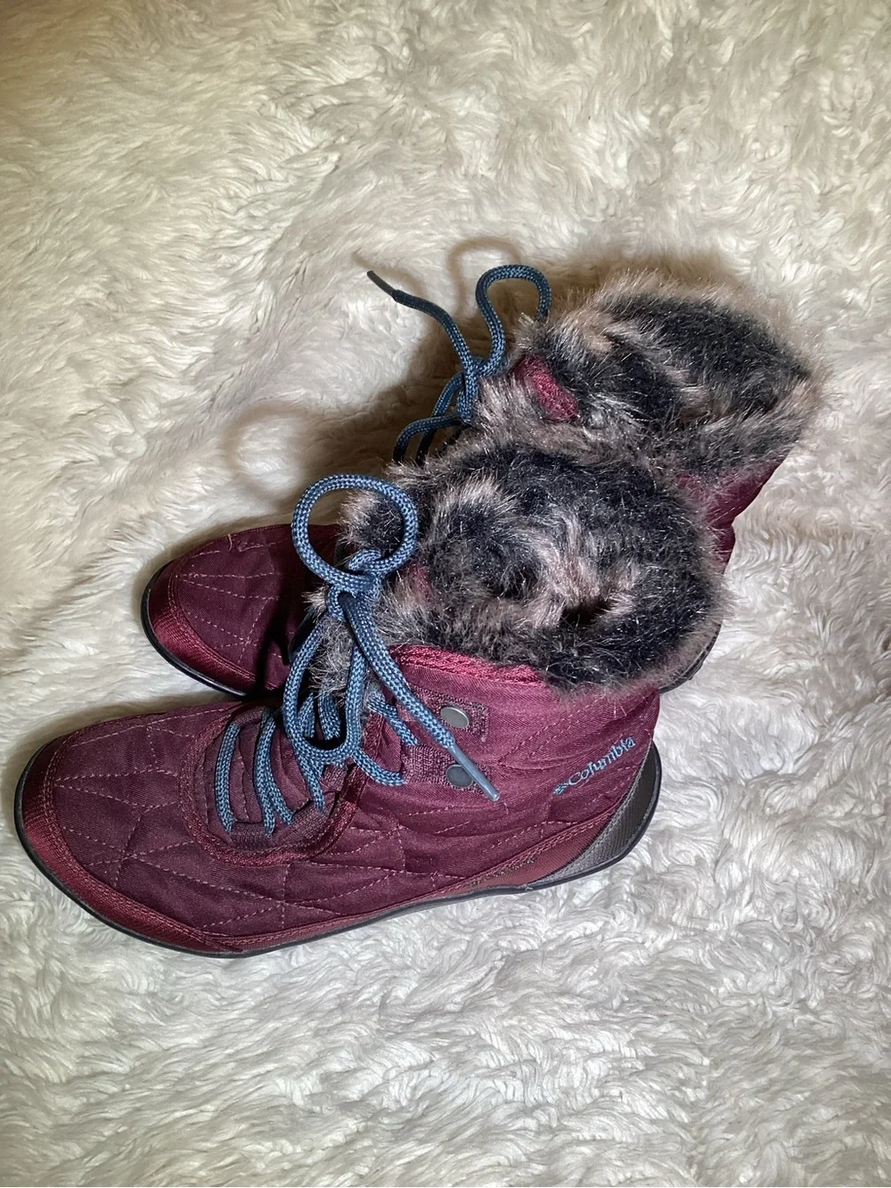 Columbia Women's minx shorty lll Maroon Winter Boots with Teal Laces side 7.5